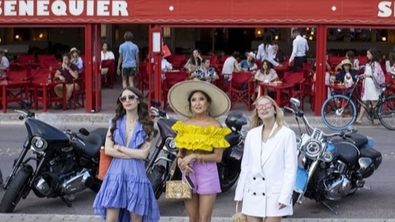  Sezonul doi al serialului &bdquo;Emily in Paris&rdquo; se lansează anul acesta 