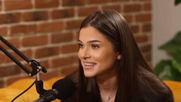 Theo Rose, despre începuturile carierei sale! Cine a ajutat-o pe artistă în momentele dificile: ”A tras greul cu mine”