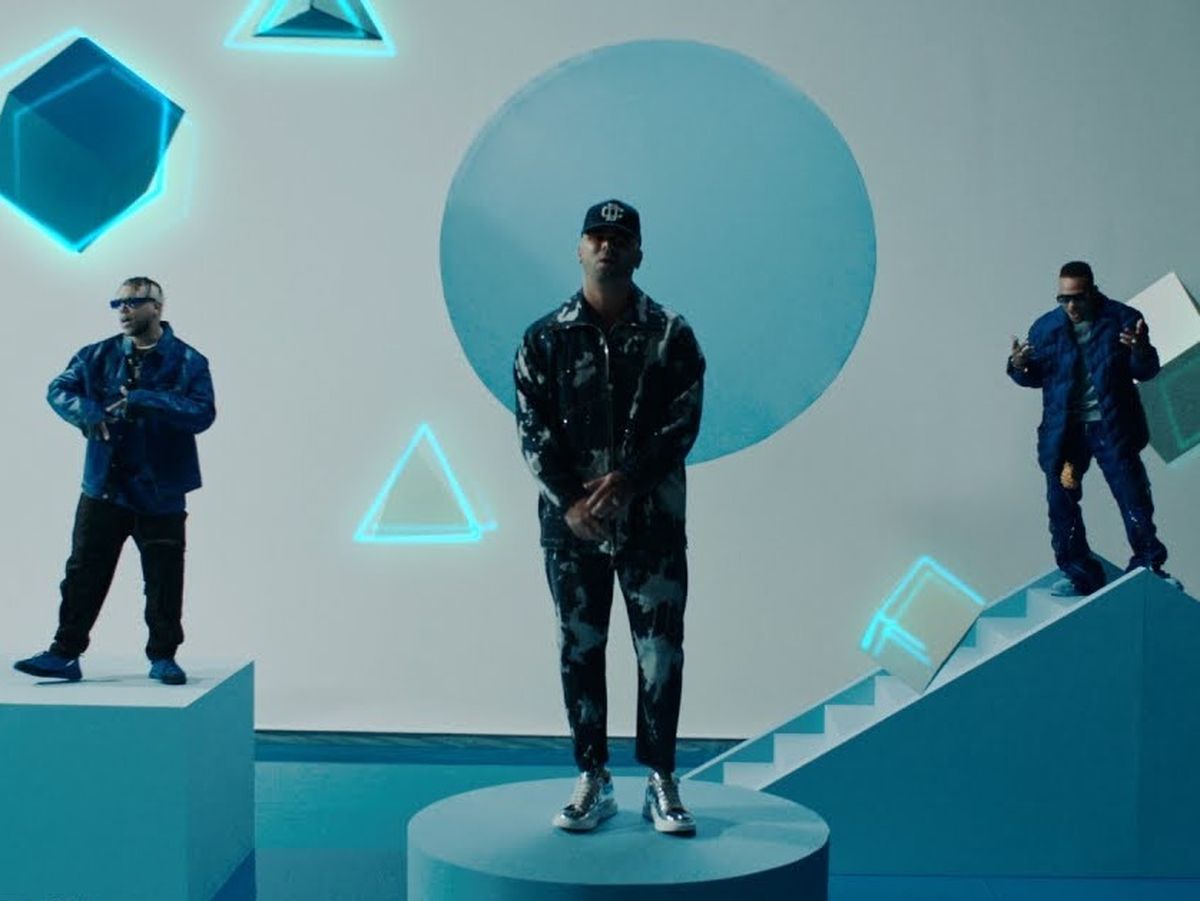 Wisin, Jhay Cortez, Ozuna ft. Los Legendarios - Emojis de Corazones