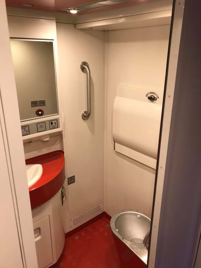 Cât costă să mergi într-un vagon de dormit al CFR și ce condiții ai