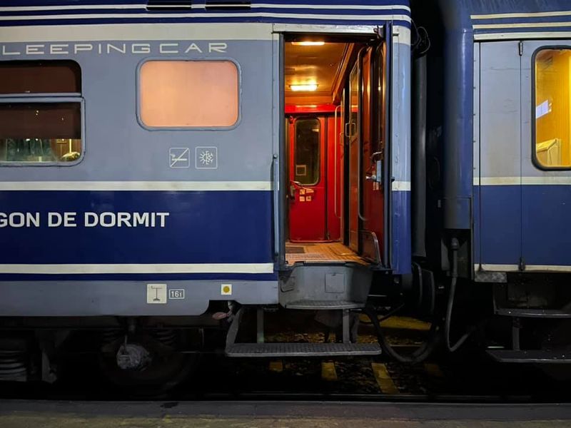 Cât costă să mergi într-un vagon de dormit al CFR și ce condiții ai