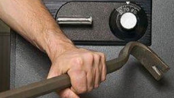 Dimineața Nebună | Doi bărbaţi din Vaslui au furat un seif pe care l-au cărat cu pătura prin oraș. AUDIO