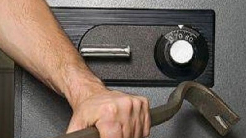 Dimineața Nebună | Doi bărbaţi din Vaslui au furat un seif pe care l-au cărat cu pătura prin oraș. AUDIO