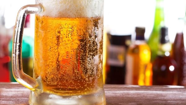 Dimineața Nebună | Un bărbat din Roşcani, arestat pentru 24 de ore după ce a furat bere şi vin de la o vecină. Audio 