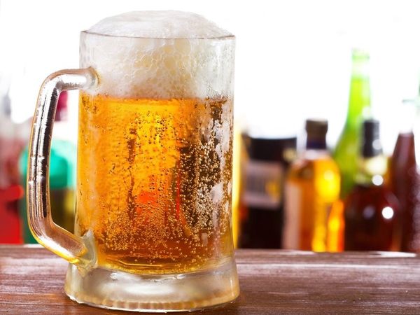 Dimineața Nebună | Un bărbat din Roşcani, arestat pentru 24 de ore după ce a furat bere şi vin de la o vecină. Audio 