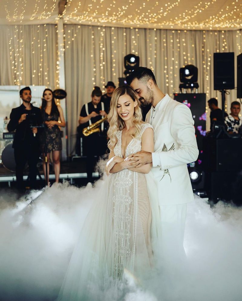 Liviu Teodorescu, surprins fără verighetă