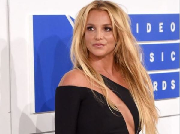 Britney Spears a scăpat definitiv de tutelă! Artista a plecat &icirc;n vacanță cu logodnicul ei imediat după marea veste