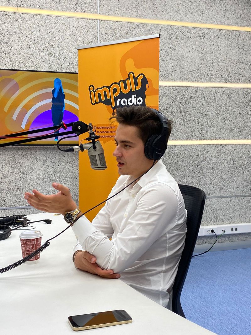 Selly este „Invitatul de 12” de duminică, 3 octombrie. Ce dezvăluiri face vloggerul despre cariera sa?!