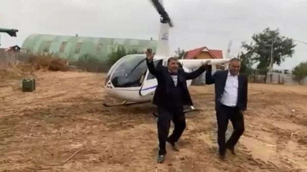 Dimineața Nebună | Primar naș s-a dus la nuntă cu elicopterul. Audio