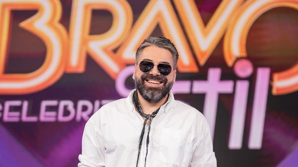 Teoria eșarfei, de Maurice Munteanu. Ce spune juratul de la &ldquo;Bravo, ai stil! Celebrities&rdquo; despre artificiile vestimentare care pot fi obținute cu ajutorul eșarfei