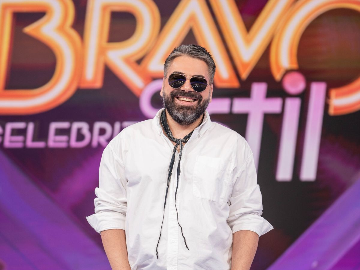 Teoria eșarfei, de Maurice Munteanu. Ce spune juratul de la &ldquo;Bravo, ai stil! Celebrities&rdquo; despre artificiile vestimentare care pot fi obținute cu ajutorul eșarfei