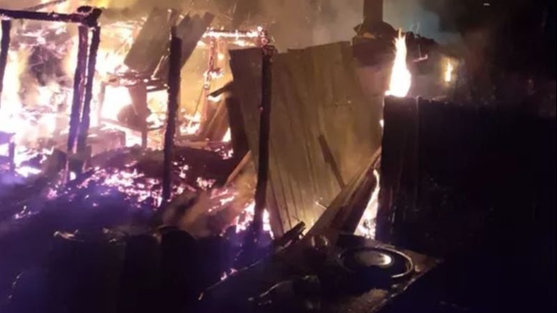 Dimineața Nebună: O femeie de 80 de ani și-a dat foc la casă, &icirc;ncerc&acirc;nd să facă țuică la cazan. AUDIO