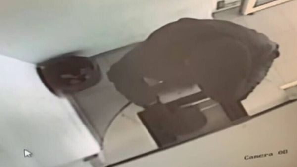 Dimineața Nebună: Un bărbat din Arad a amenințat că detonează o bombă la o casă de schimb valutar! Ce era, de fapt, în pachet