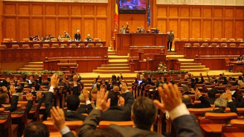Ce salariu &icirc;ncasează un deputat sau un senator, &icirc;n Rom&acirc;nia?