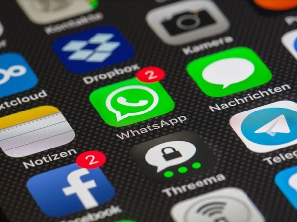 Dimineața Nebună:  Facebook, Instagram, WhatsApp și Messenger au revenit online, după ce au picat! Care a fost cauza și consecințele căderii