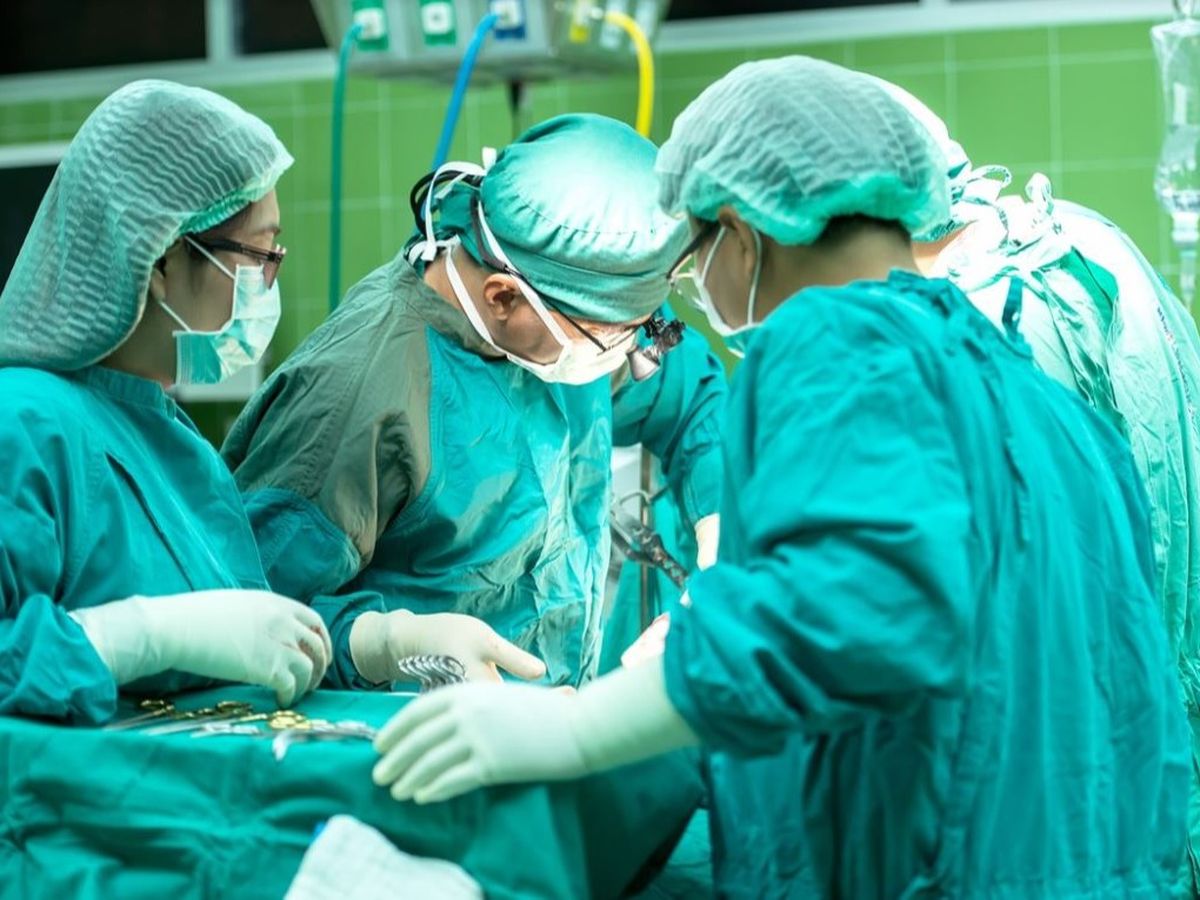 Dimineața Nebună: Un bărbat din Brașov, pe punctul de a fi operat din greșeală! Venise la spital pentru a asista la nașterea fetiței sale