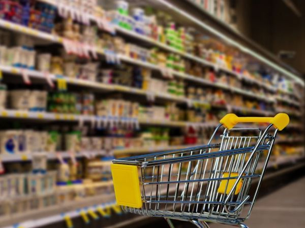 Dimineața Nebună: O &icirc;nvățătoare din Vaslui, condamnată după ce a fost prinsă fur&acirc;nd dintr-un magazin m&acirc;ncare pentru pisici