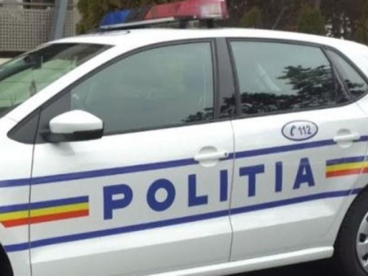 Polițiștii, dotați cu pistoale cu bile cu piper și dispozitive cu electroșocuri