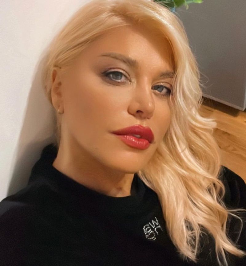 Dimineața Nebună | Loredana Groza și-a pregătit cizmulițele de Moș Nicolae?! Artista a postat noi fotografii indecente pe Instagram