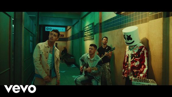 JONAS BROTHERS & MARSHMELLO - Leave Before You Love Me