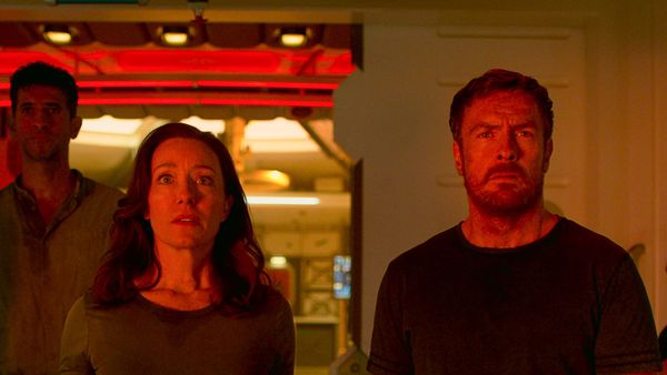 Când începe sezonul 3 din serialul Netflix, Lost in Space