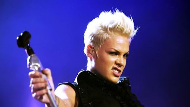 Pink, desemnată cea mai ascultată artistă a secolului &icirc;n Marea Britanie