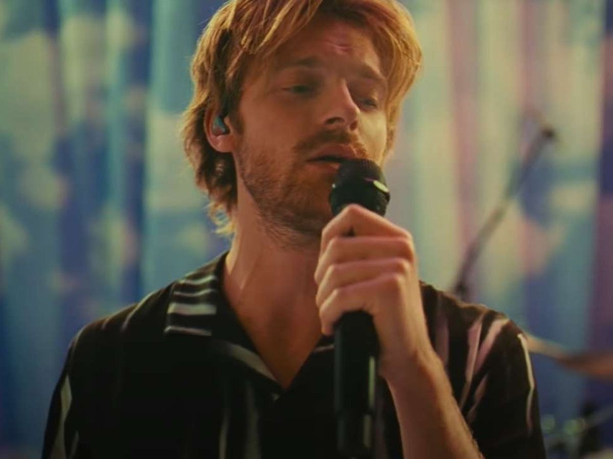 Finneas a lansat un nou videoclip pentru piesa "The 90s”