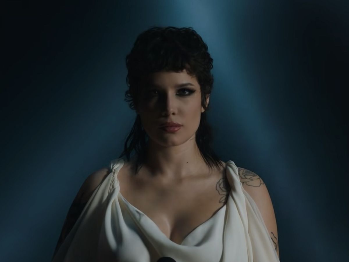Halsey - I Am Not A Woman, I´m A God