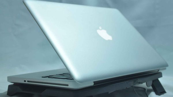 La ce oră începe marele eveniment Apple în care vor fi prezentate noile laptopuri Macbook