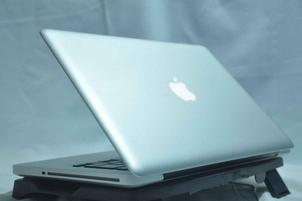 La ce oră începe marele eveniment Apple în care vor fi prezentate noile laptopuri Macbook