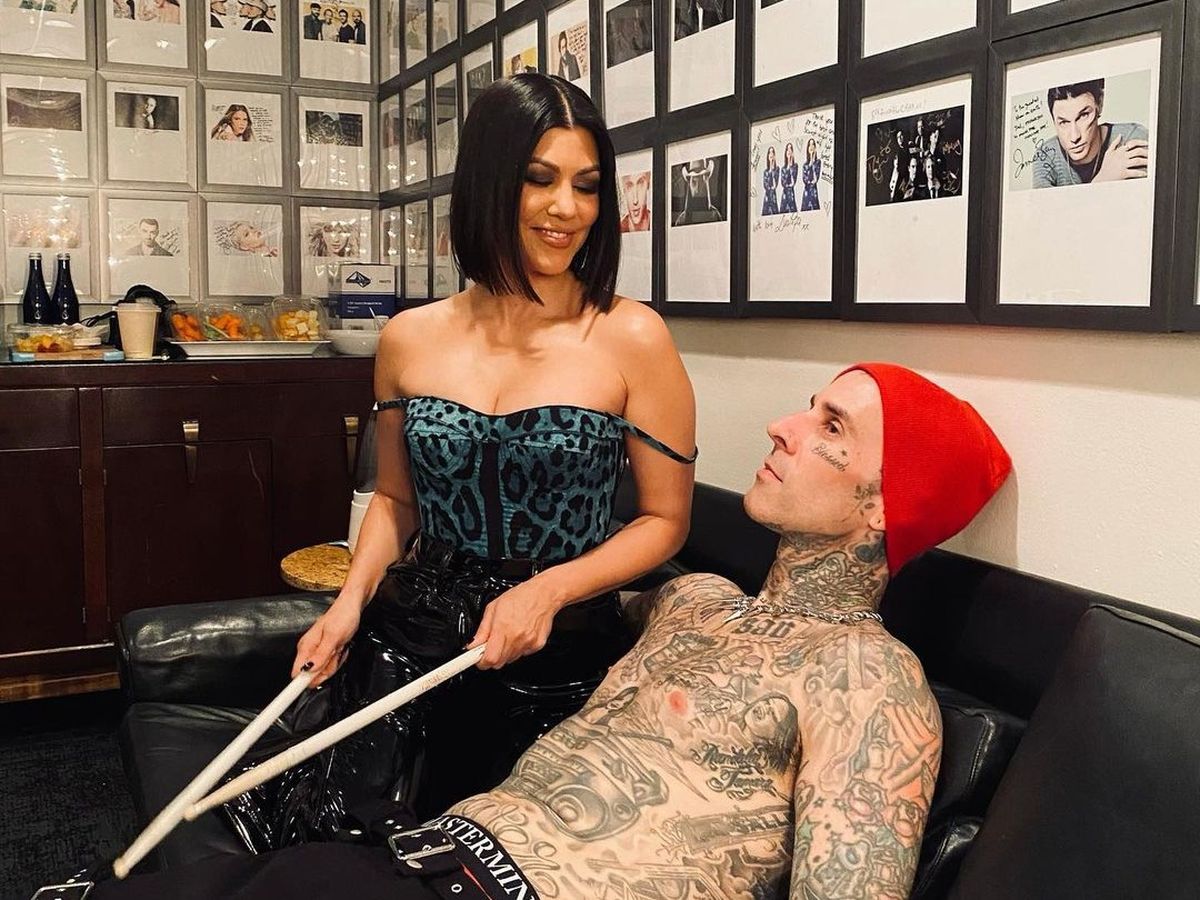 Kourtney Kardashian, cerută de soție de Travis Barker