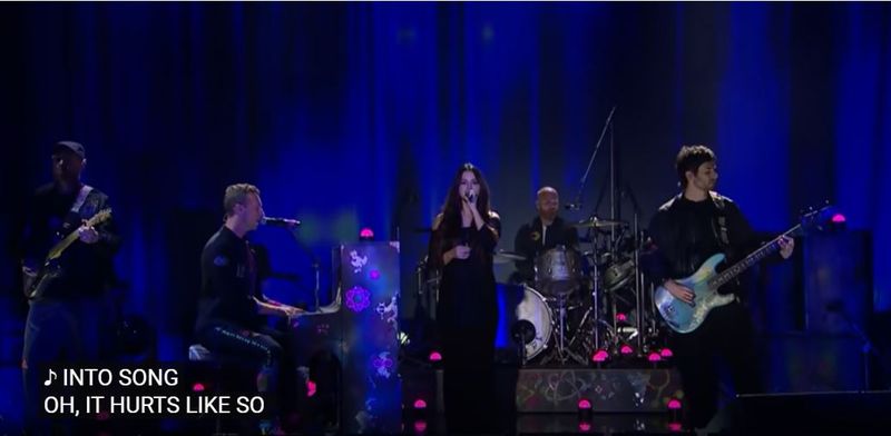Selena Gomez și Coldplay au cântat pentru prima dată live piesa - Let Somebody Go