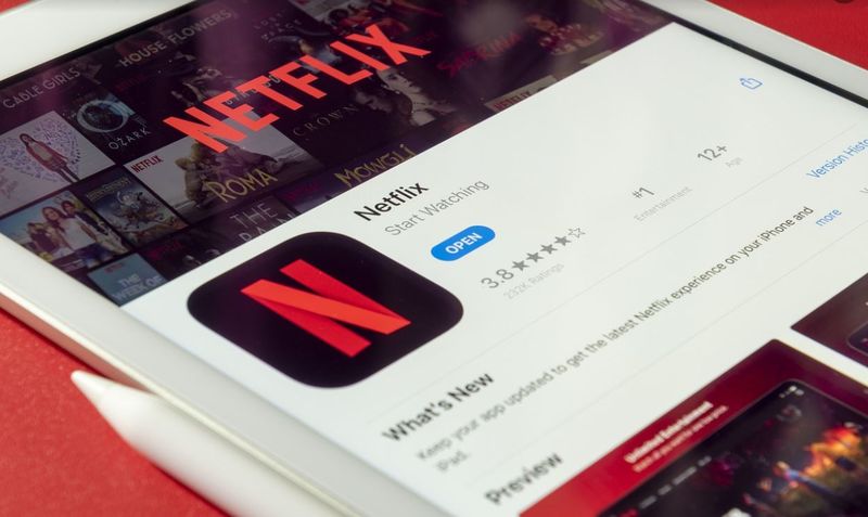 Netflix, marele câștigător în ziua în care serviciile Facebook nu au funcționat