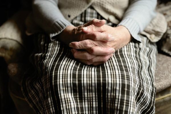 Dimineața Nebună | &bdquo;Nu mă vaccinez pentru că am auzit că răm&acirc;n sterilă&rdquo;, replica unei bătr&acirc;ne de 80 de ani
