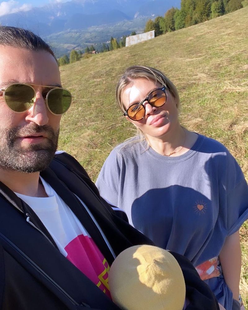 Smiley a dezvăluit când o va arăta pe fetița sa, Josephine 