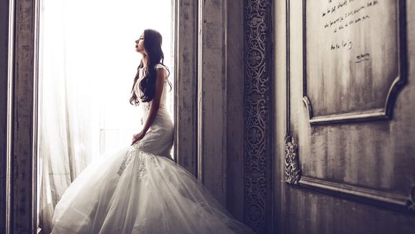 Nuntă atipică în Botoşani! Pentru că mirele s-a infectat cu coronavirus, nunta s-a ținut doar cu mireasa