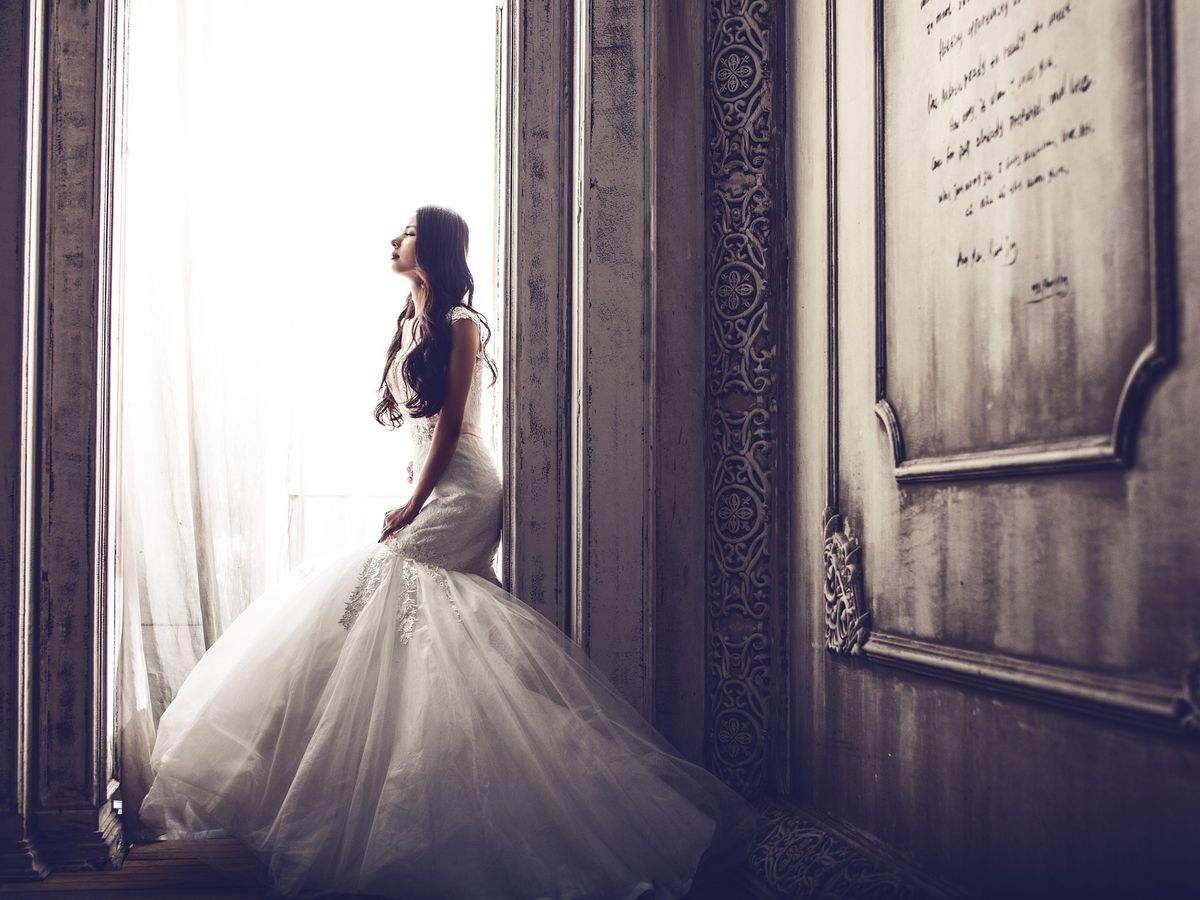 Nuntă atipică în Botoşani! Pentru că mirele s-a infectat cu coronavirus, nunta s-a ținut doar cu mireasa