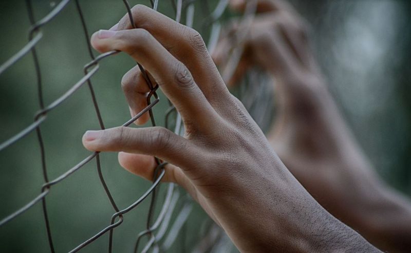 Un bărbat arestat la domiciliu a cerut să meargă la închisoare că nu-și mai suporta soția