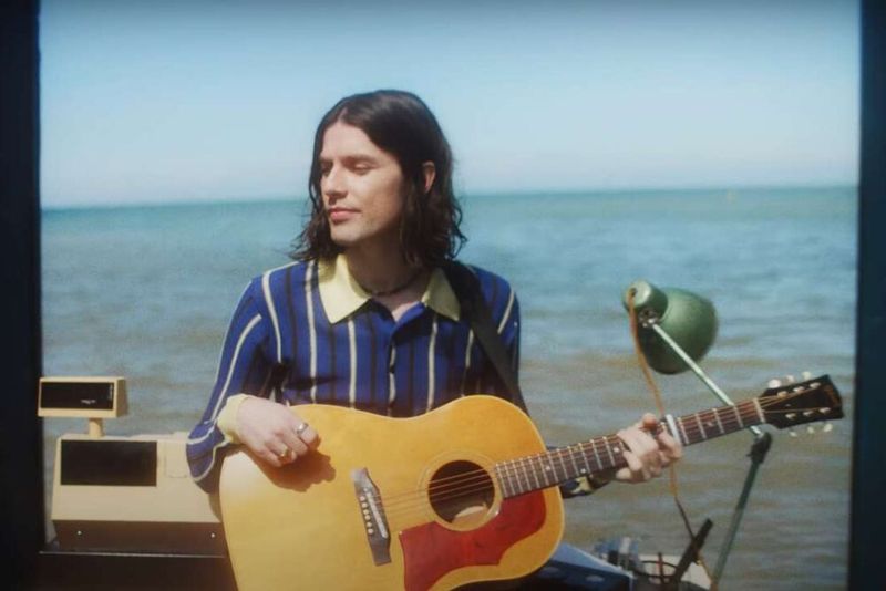James Bay, Alesso și Marshmello au lansat o versiune acustică a piesei „Chasing Stars