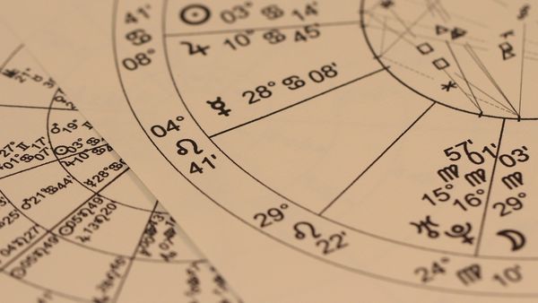 Horoscop 26 octombrie 2021. Luna este &icirc;n Rac și asta aduce energie unor zodii