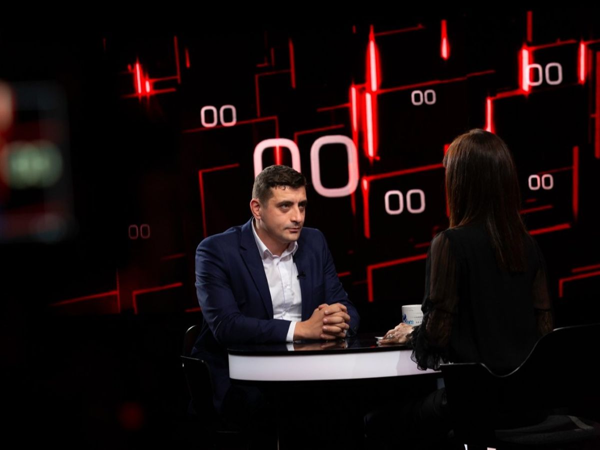 George Simion, liderul AUR, invitatul de duminică, la “40 de întrebări cu Denise Rifai”