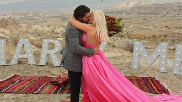 EXCLUSIVITATE! Anda Adam a spus “DA!”. Concurenta de la Bravo, ai stil! Celebrities” a fost cerută în căsătorie