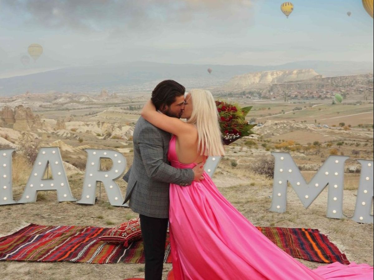 Anda Adam a fost cerută în căsătorie