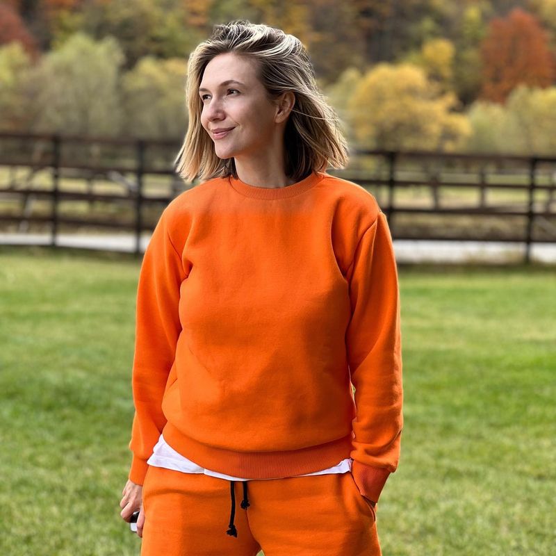 Cum reușește Adela Popescu să îmbine jobul cu meseria de mamă