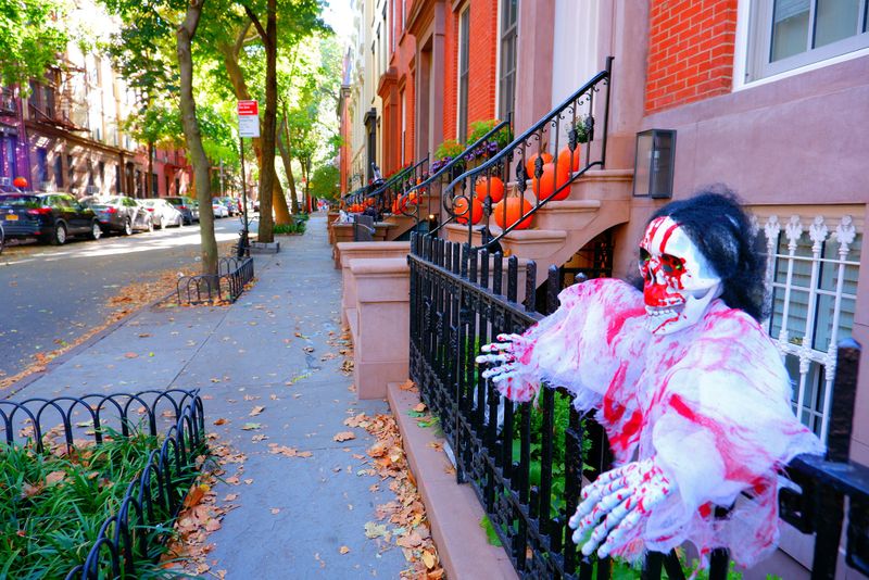 Tradiții și obiceiuri de Halloween. Cum sărbătoresc americanii