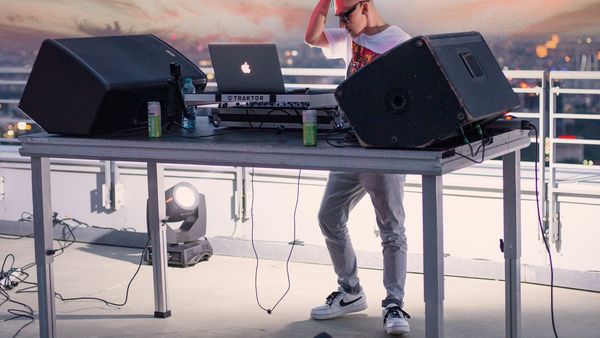 Vlad Odangiu, un nou eveniment de top, de data aceasta &icirc;n Paris: va mixa pe Turnul Eiffel