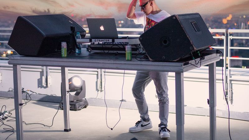 Vlad Odangiu, un nou eveniment de top, de data aceasta &icirc;n Paris: va mixa pe Turnul Eiffel