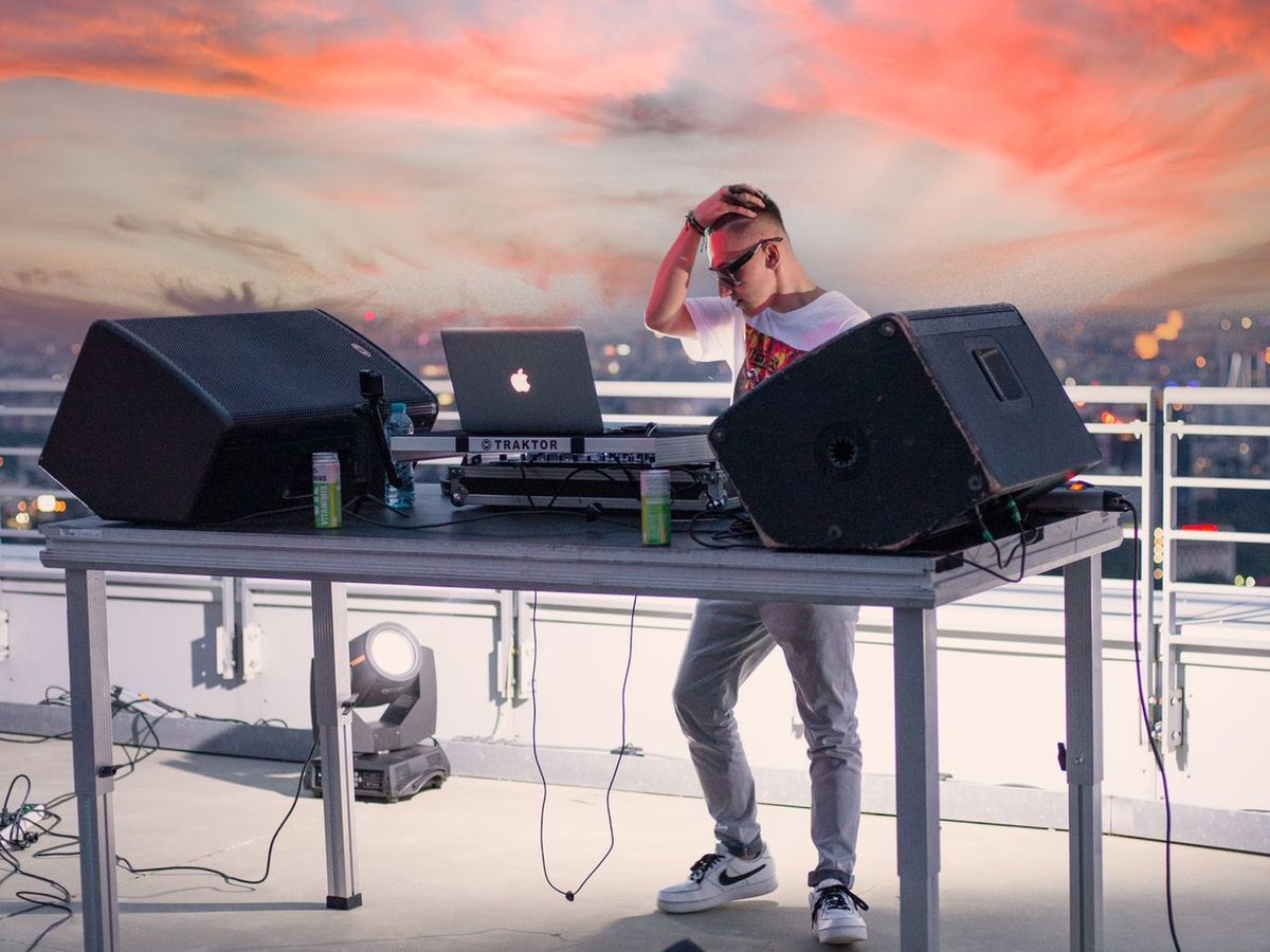  Vlad Odangiu, un nou eveniment de top, de data aceasta &icirc;n Paris: va mixa pe Turnul Eiffel 