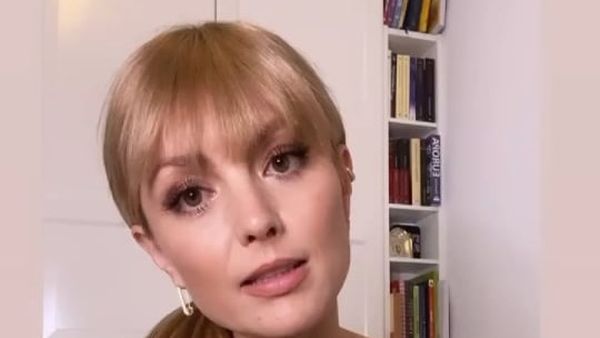 Elena Gheorghe, noi declarații după ce s-a vindecat de COVID-19! Cu ce problemă s-a confruntat artista în carantină: ”Cred că sunt singurul om care a pățit asta”