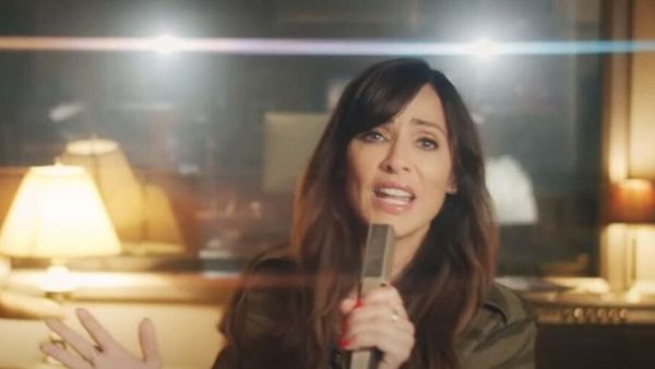 Natalie Imbruglia a lansat un videoclip nou pentru piesa „Invisible Things”